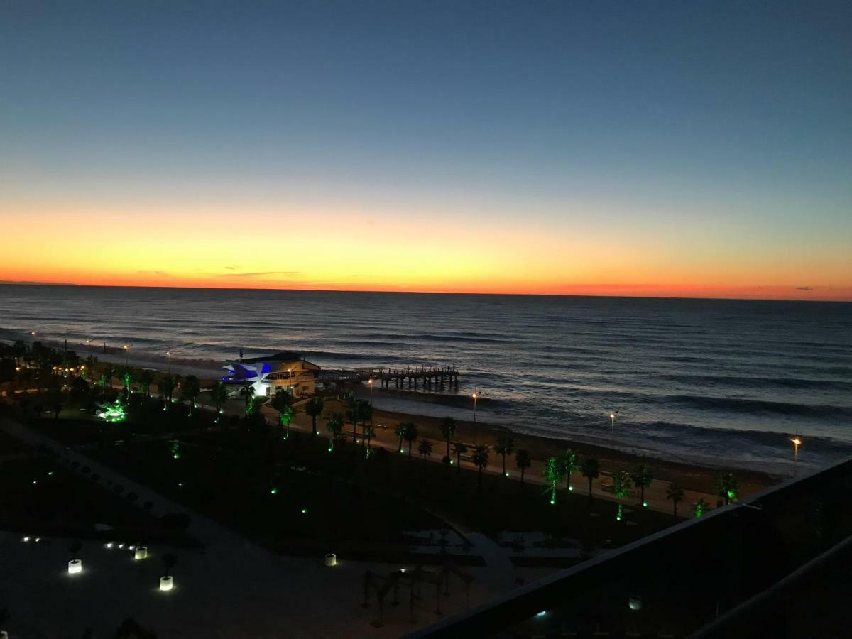 Batumi Beach Tower Bagian luar foto